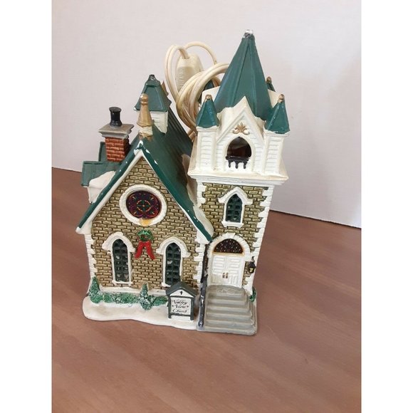 Lemax Coventry Cove Valley View Church Porcelain Christmas Lighted House 2002 - Picture 1 of 3